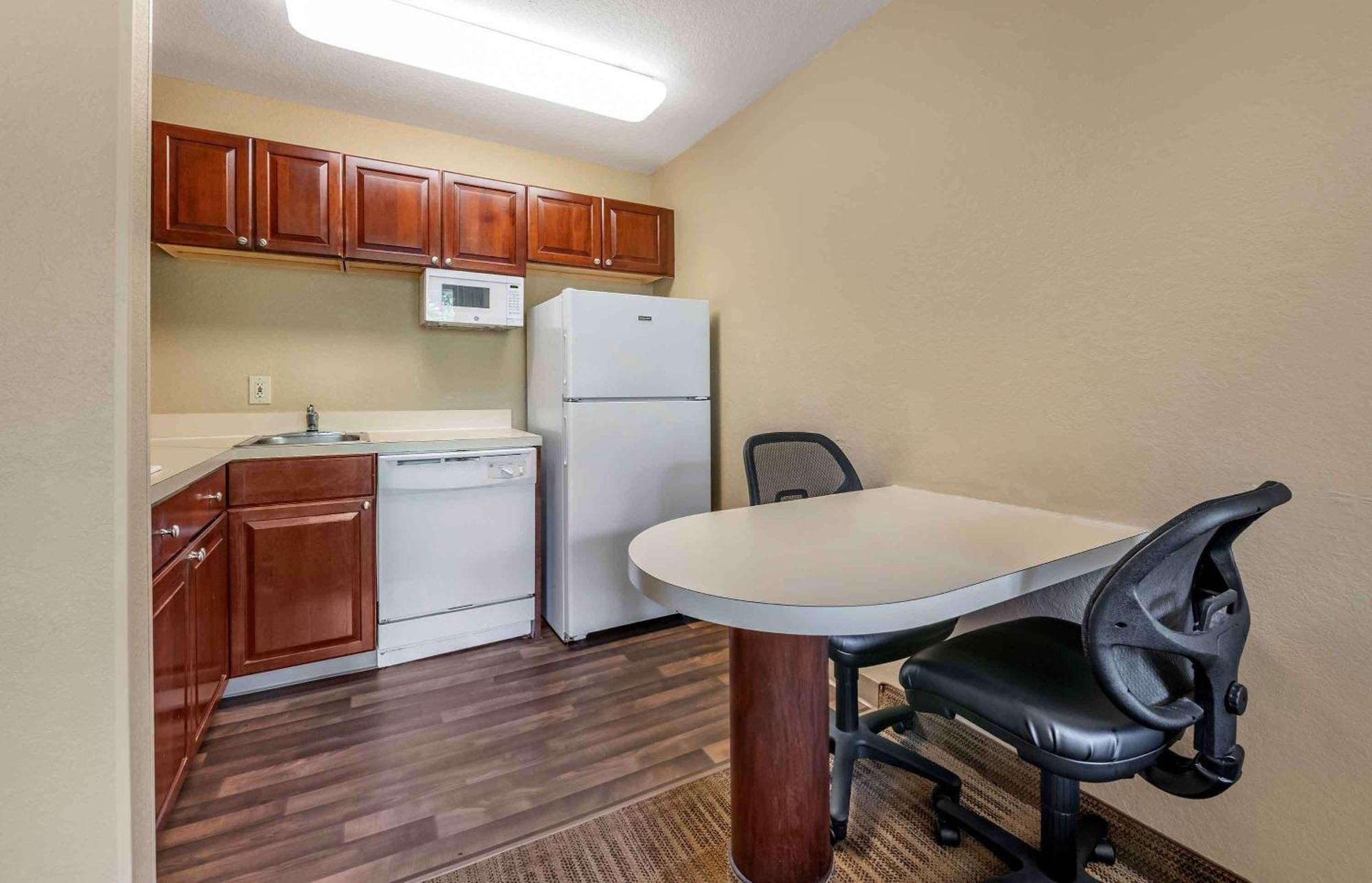 Extended Stay America Suites - Raleigh - Rtp - 4919 Miami Blvd Дарем Экстерьер фото